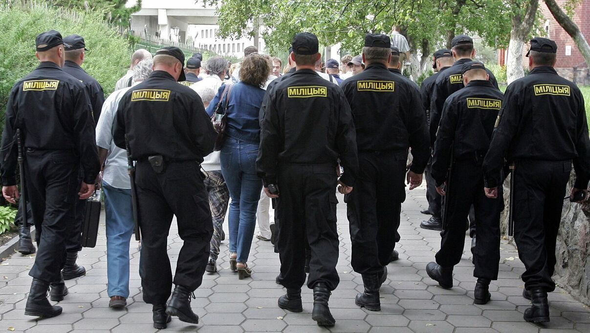У Білорусі затримали 11 людей через коментарі про російських військових - 24 Канал