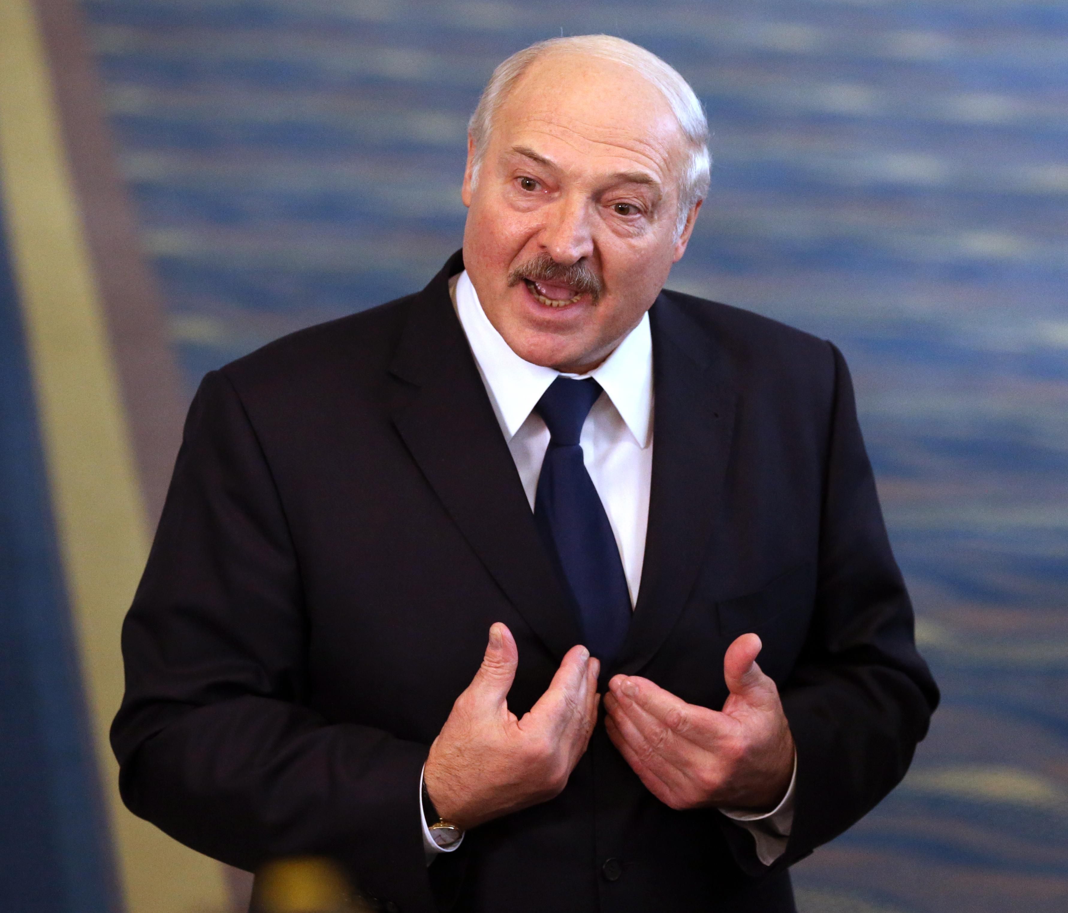 Лукашенко слетел с катушек: заговорил о фашизме в украинской армии и "случайном Зеленском"