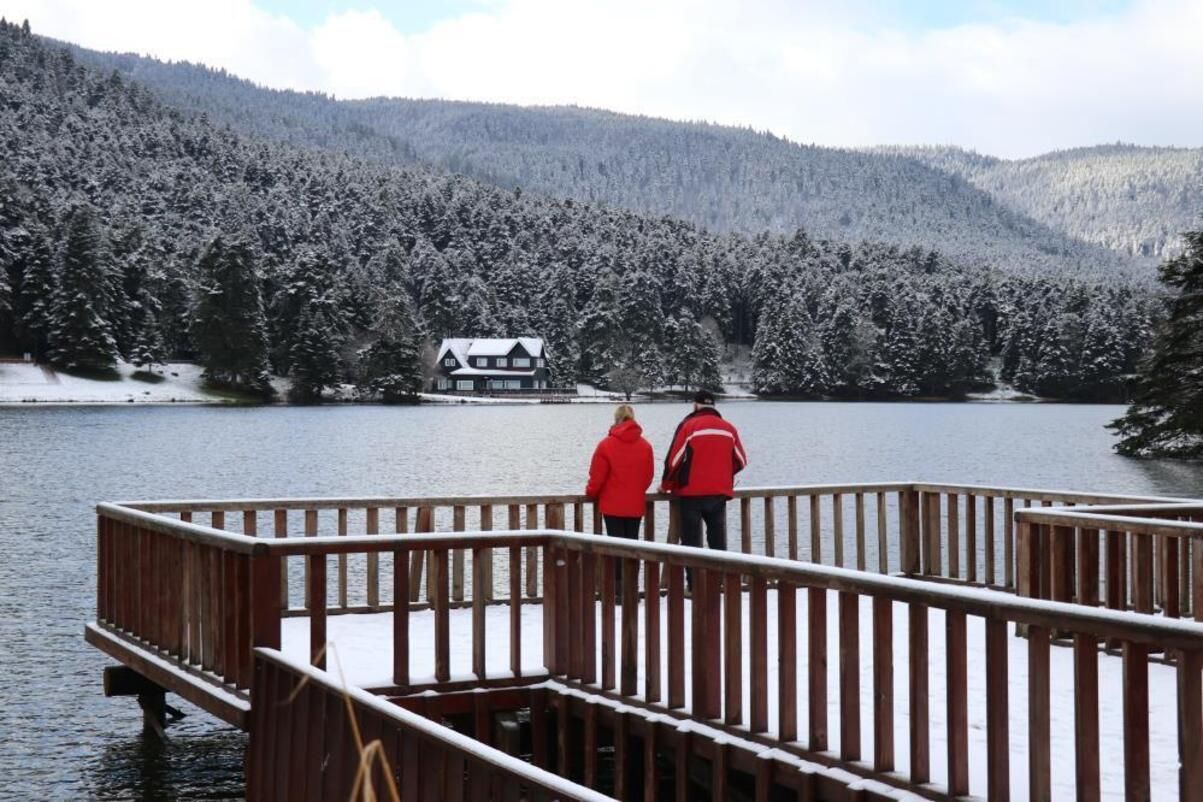 У Туреччині снігопад заблокував дороги: дивовижні фото - 24 Канал У Туреччині снігопад заблокував дороги: дивовижні фото - 24 Канал