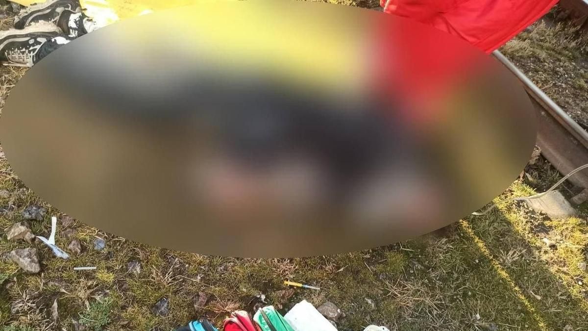 Хотел перелезть через поезд: под Киевом чуть не погиб 16-летний подросток Хотел перелезть через поезд: под Киевом чуть не погиб 16-летний подросток