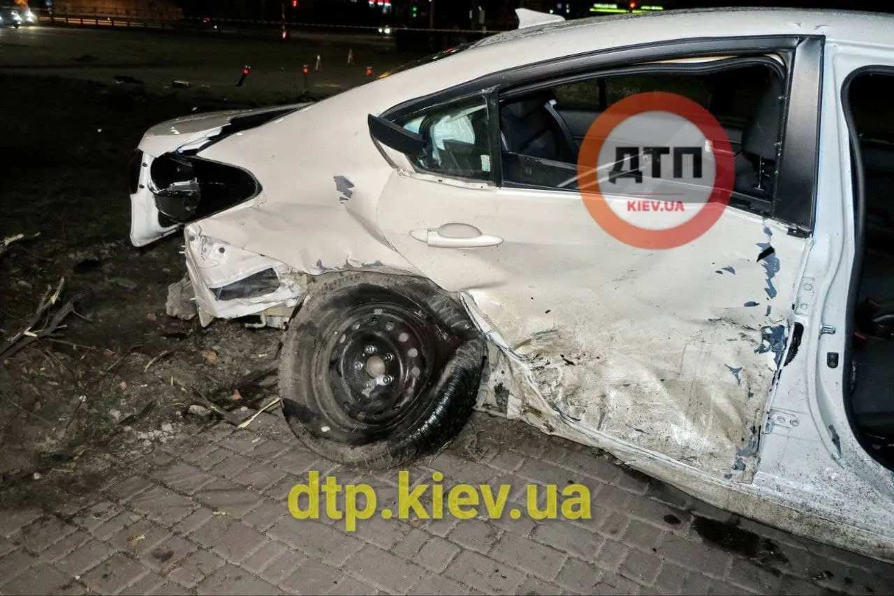 ДТП на проспекті Перемоги в Києві, Hyundai врізався в КІА ДТП на проспекті Перемоги в Києві, Hyundai врізався в КІА