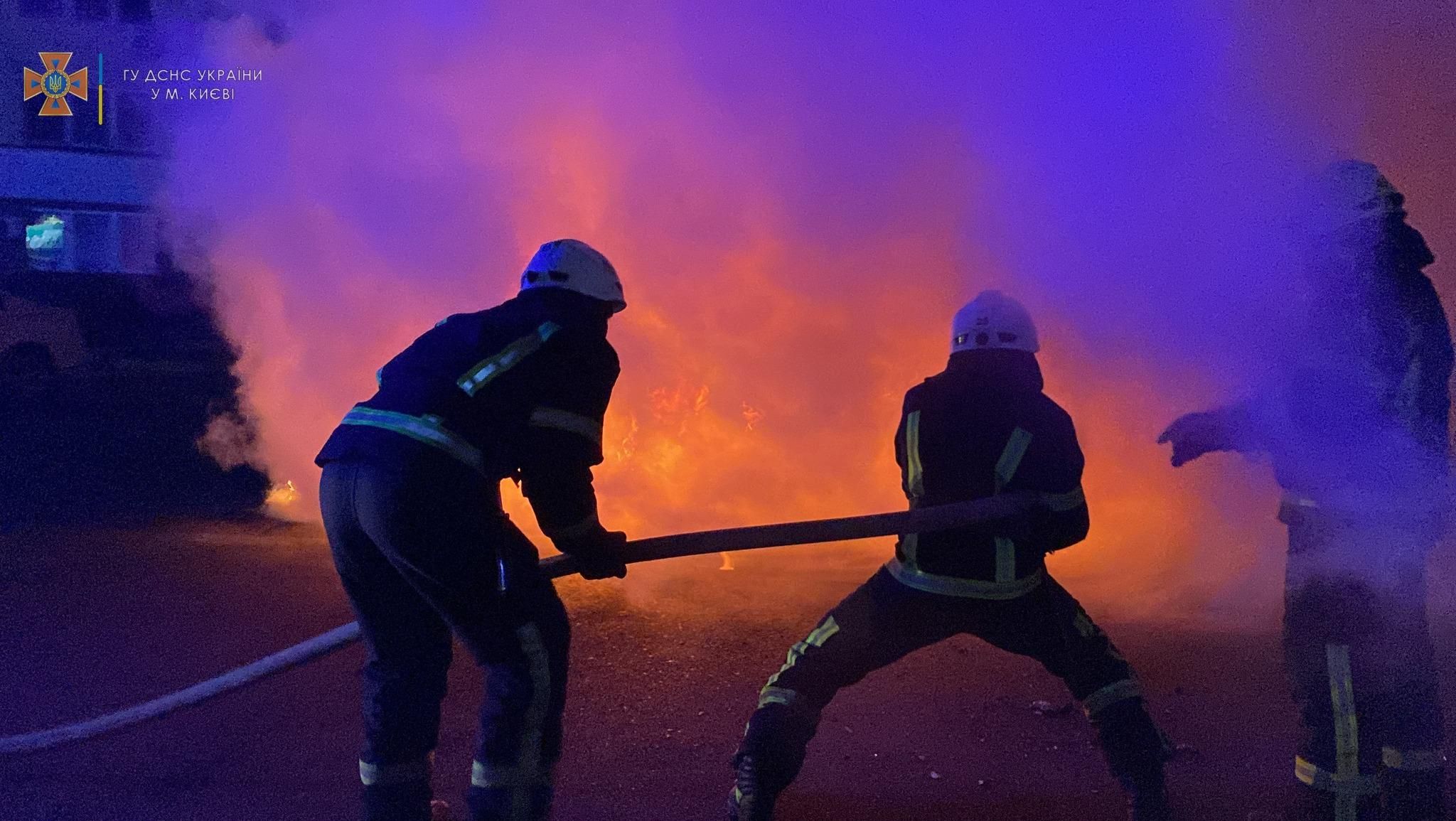 За ніч у Києві згоріло чотири машини: рятувальники показали наслідки пожеж - Новини Києва - Київ