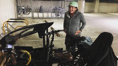 У Новій Зеландії депутатка велосипедом вирушила до лікарні народжувати