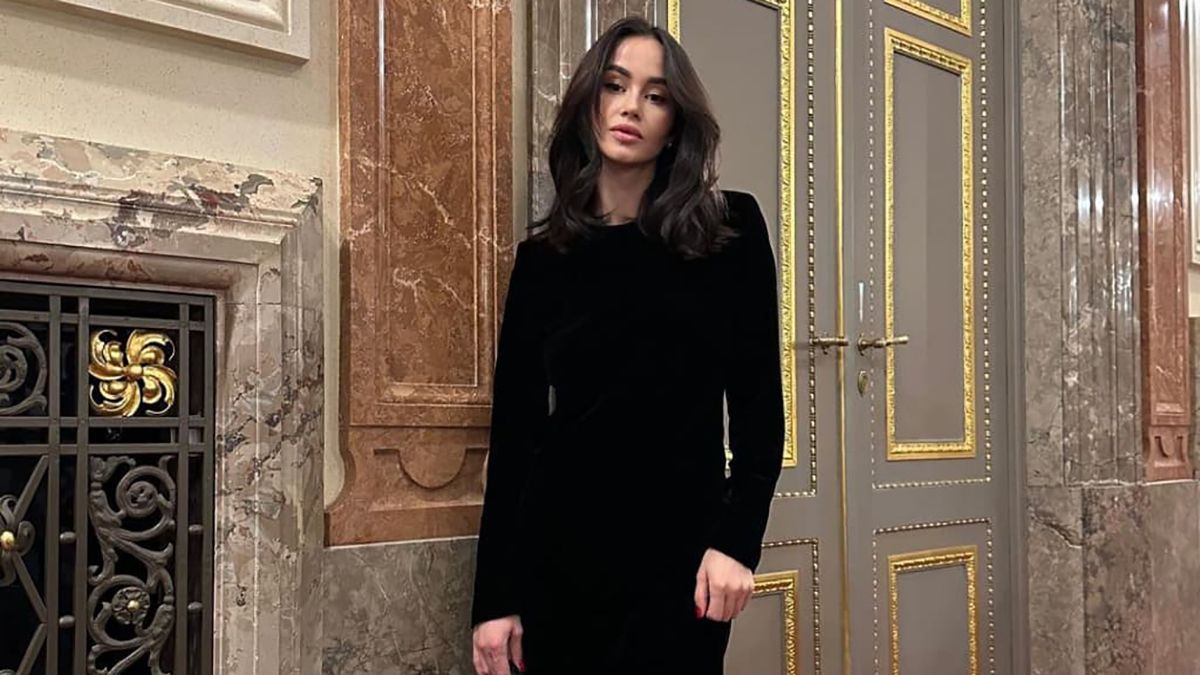 Подборка черных платьев, которые будут всегда актуальны