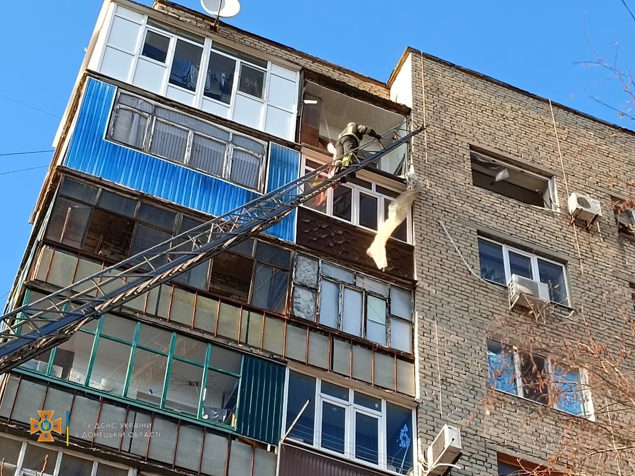 В Донецкой области прогремел взрыв в многоэтажке: пострадал человек