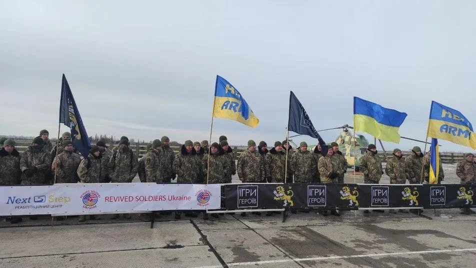 На Харківщині ветеран тягнув літак АН-26 На Харківщині ветеран тягнув літак АН-26