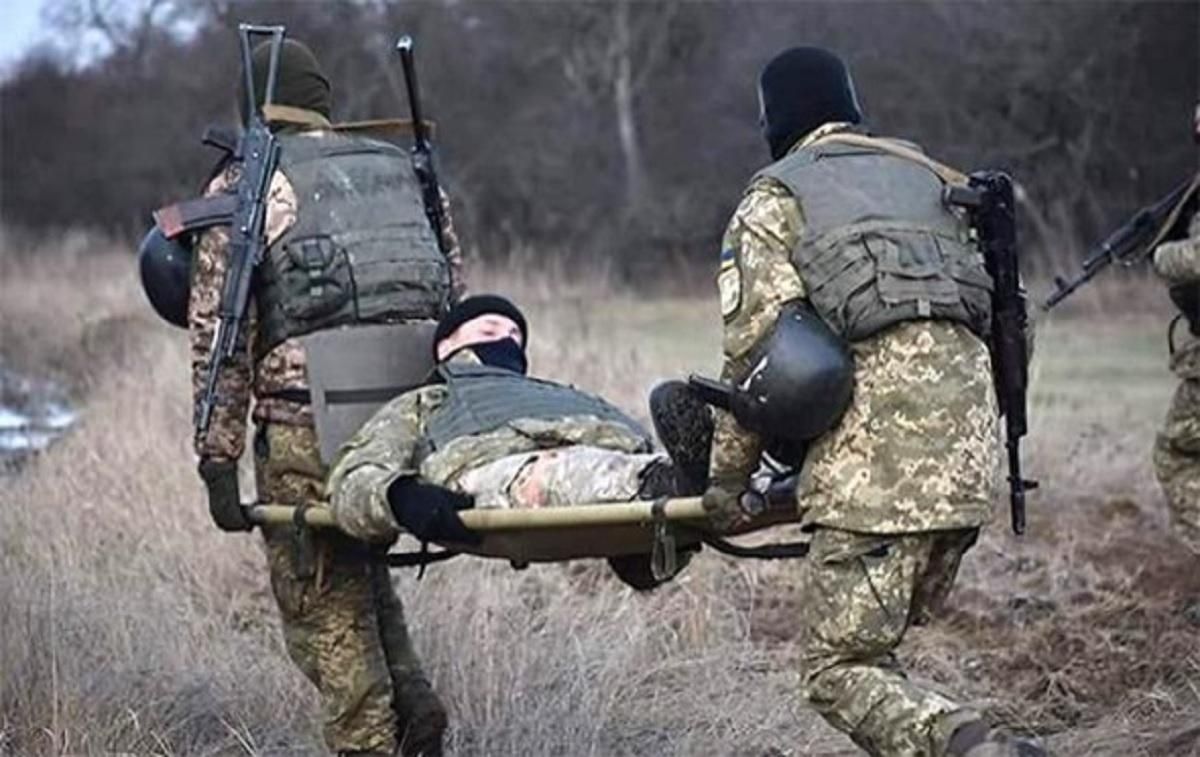 Из-за вражеского обстрела на Донбассе пострадал украинский воин