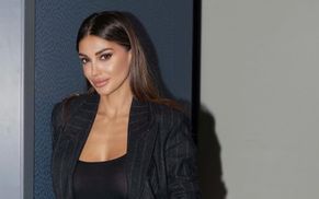 Позувала у самих лише трусиках: італійка Крістіна Буччіно знялася топлес