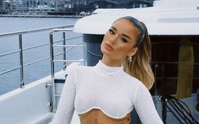 Модель Ізабель Кларк потішила підписників світлинами пружніх сідниць