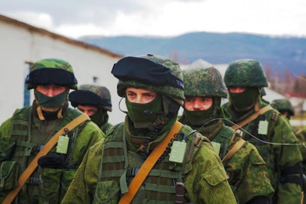Возле границ Украины свыше 94 тысяч российских военных, – Резников