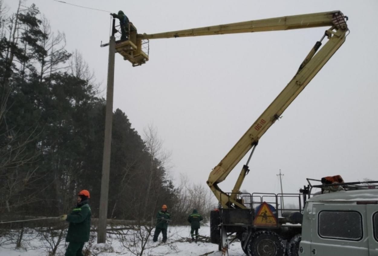 Зимняя непогода обесточила больше 200 населенных пунктов Львовщины