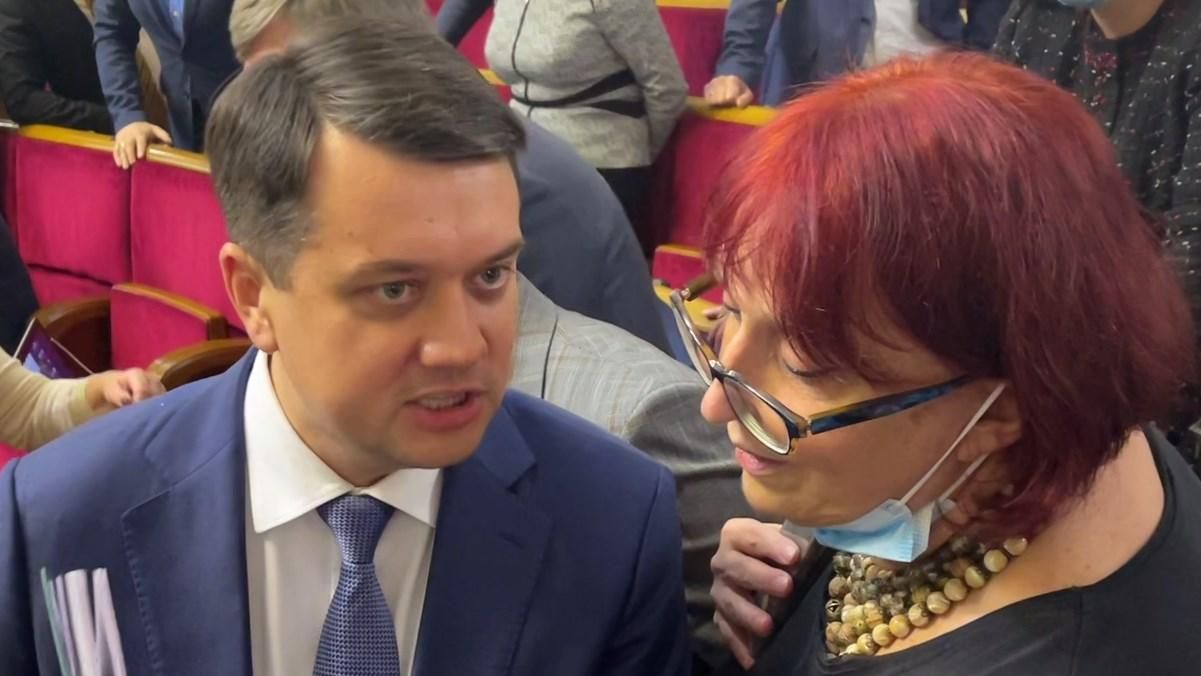 "Я тебе не солнце": Разумков и Третьякова устроили в Раде спор "Я тебе не солнце": Разумков и Третьякова устроили в Раде спор