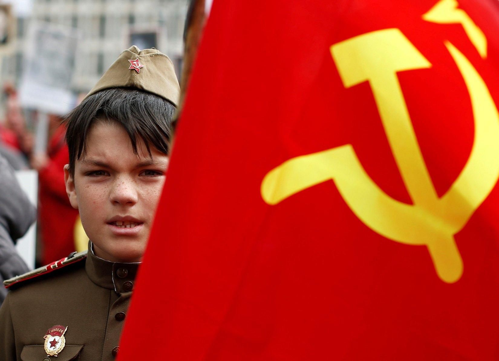 Дитина на сучасній комуністичній демократії 
