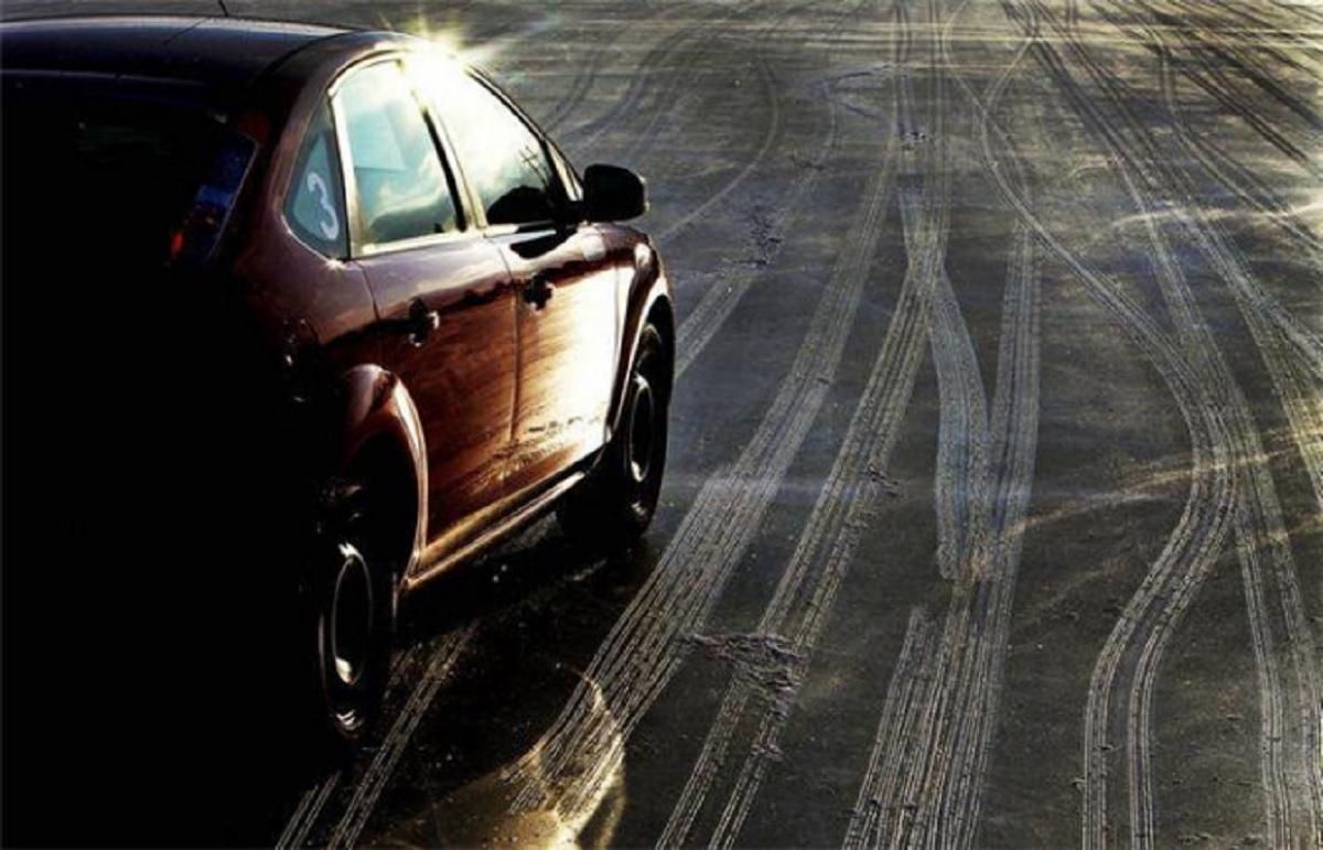 На дорогах – гололед: в каких областях следует соблюдать осторожность На дорогах – гололед: в каких областях следует соблюдать осторожность