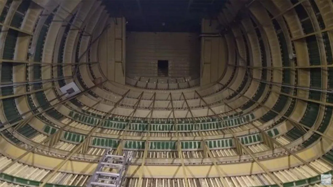 Потаємні приміщення літака Мрія: командир провів екскурсію Потаємні приміщення літака Мрія: командир провів екскурсію