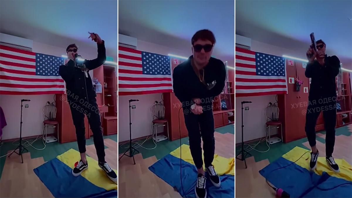 Ради хайпа: в Одессе тиктокер читал рэп и топтался по украинскому флагу Ради хайпа: в Одессе тиктокер читал рэп и топтался по украинскому флагу