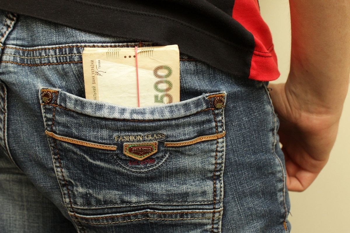 Олігархи примусово ділитимуться грішми з дітьми - 24 Канал Олігархи примусово ділитимуться грішми з дітьми - 24 Канал