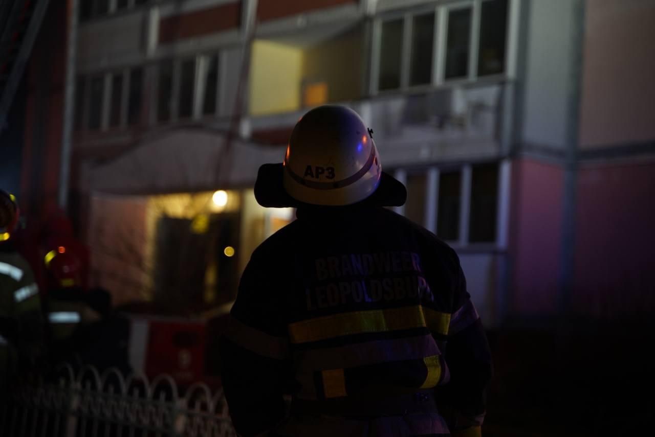 В Киеве горел многоэтажный жилой дом: фото с места происшествия