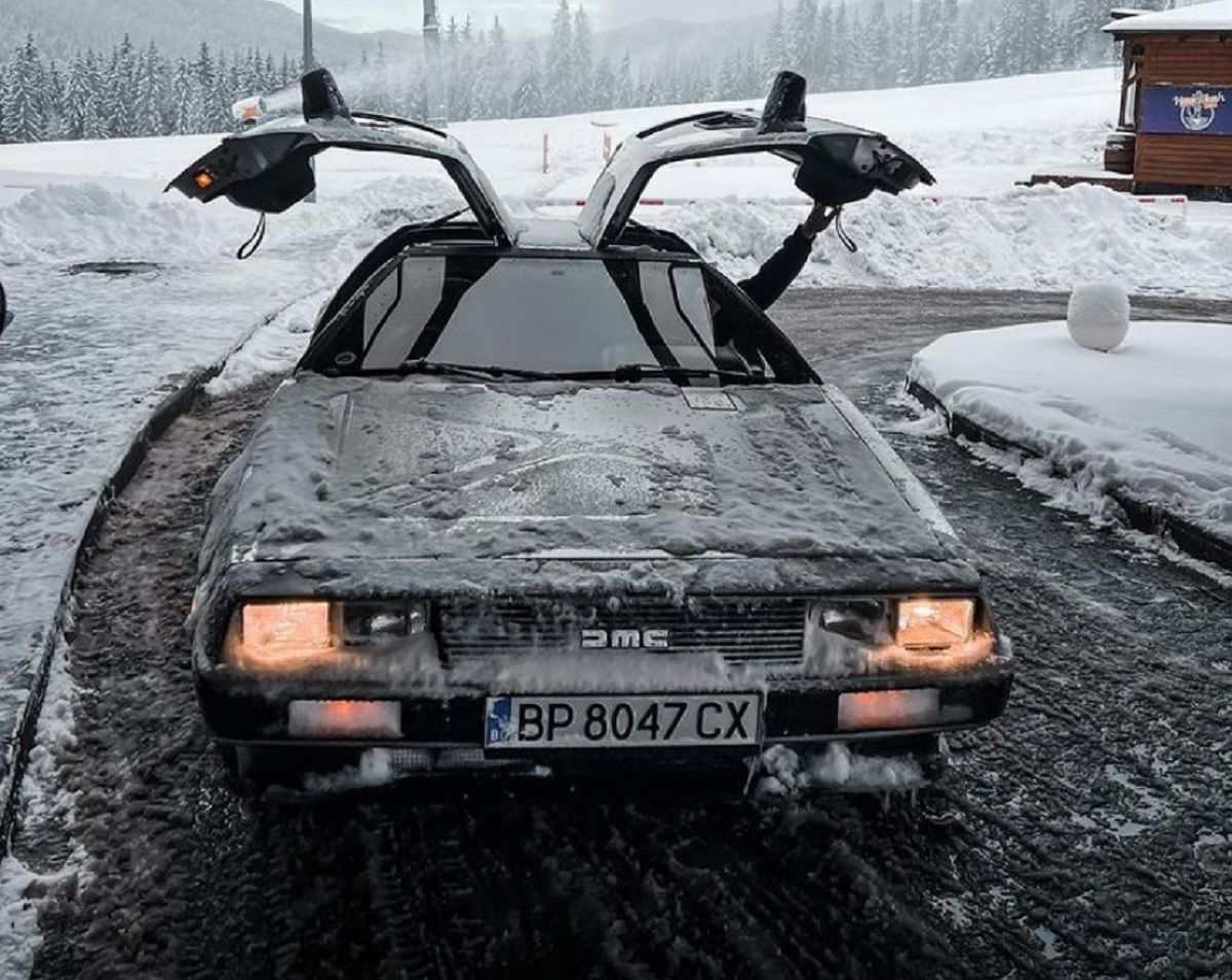 Из фильма "Назад в будущее": в Буковеле заметили легендарный DeLorean