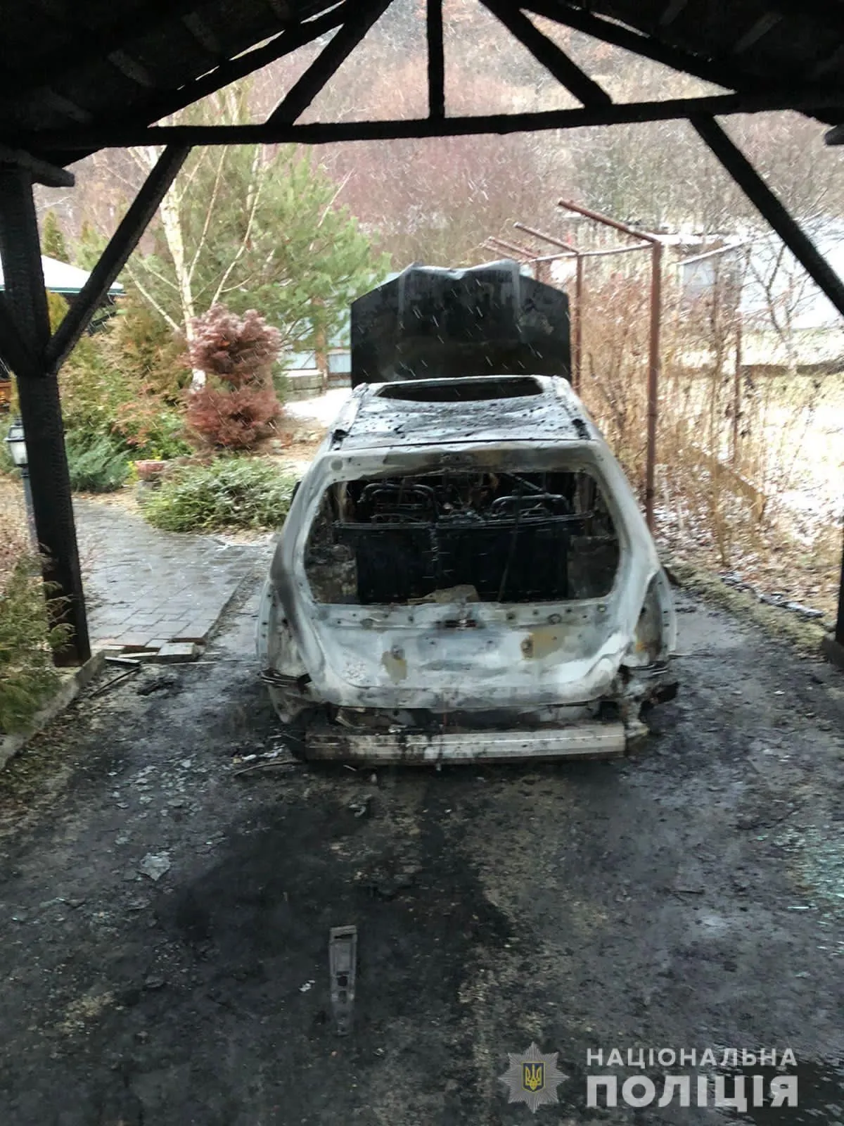 На Закарпатті підпалили автомобілі журналіста