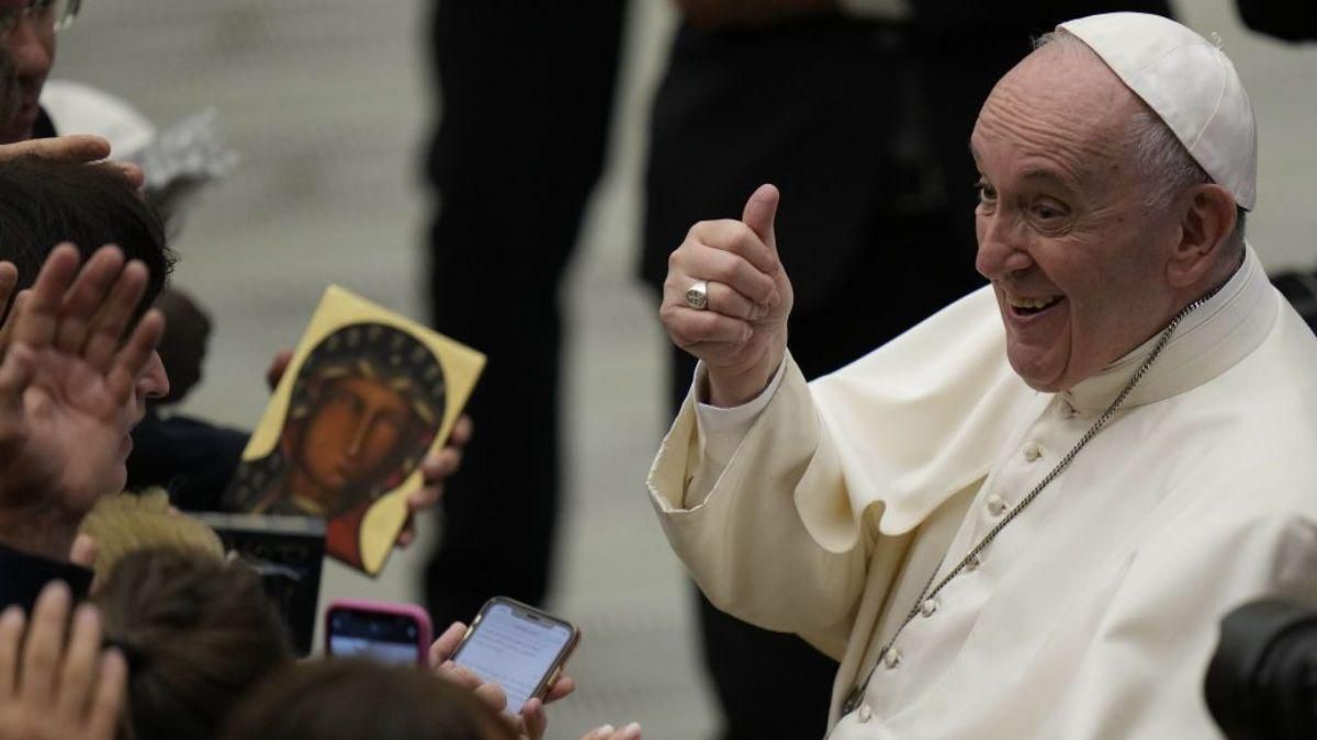 Папа Римский во время визита в Грецию извинился перед православными христианами Папа Римский во время визита в Грецию извинился перед православными христианами