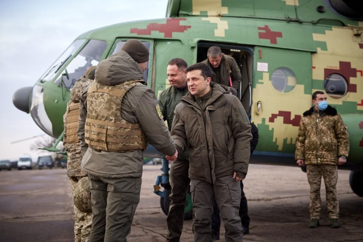Зеленский в День Вооруженных сил поехал на Восток Украины