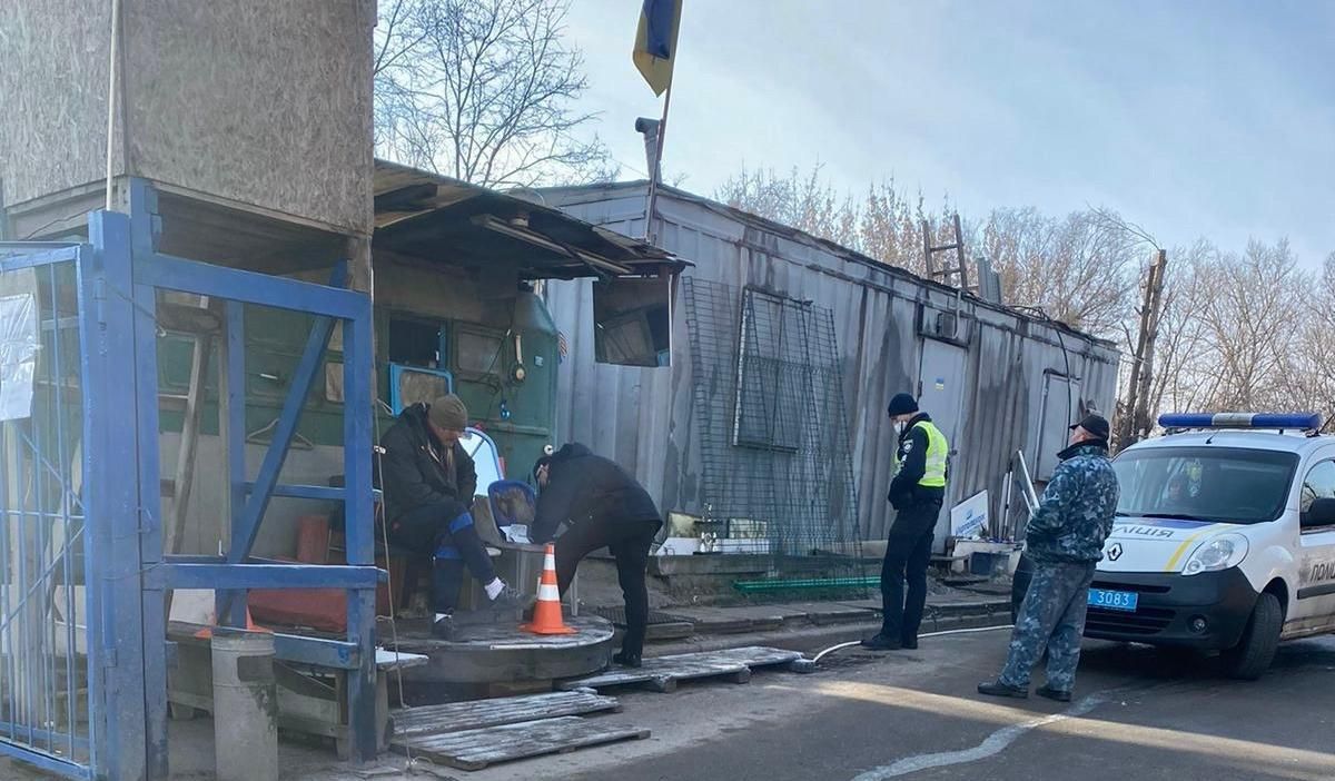 В Киеве мужчина стрелял в охранников свалки отходов, чтобы покопаться в мусоре