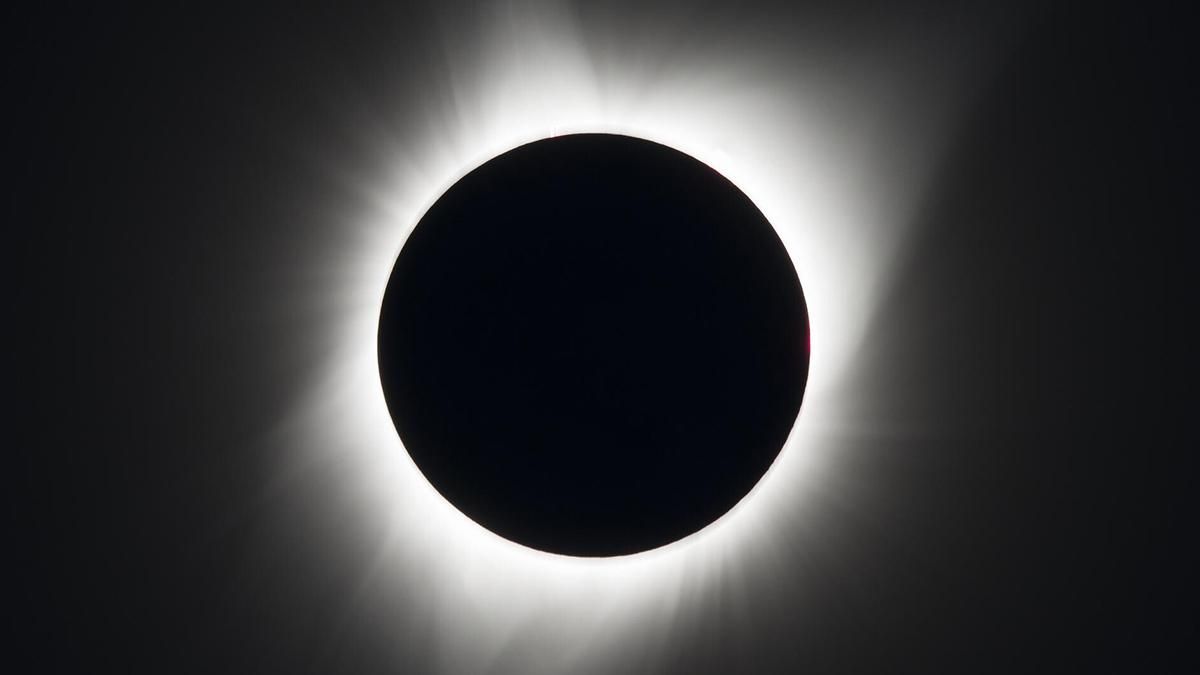 NASA показало єдине у цьому році повне сонячне затемнення: фото та відео - Новини технологій - Техно