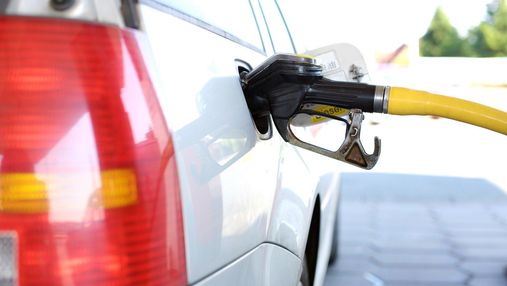 Бензин и ДТ подешевели: какая цена топлива на АЗС