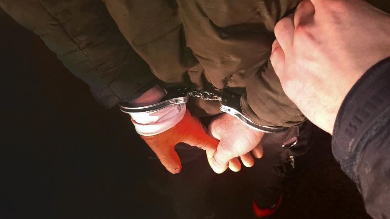 Накинул на шею веревку: под Одессой клиент начал душить таксиста Накинул на шею веревку: под Одессой клиент начал душить таксиста