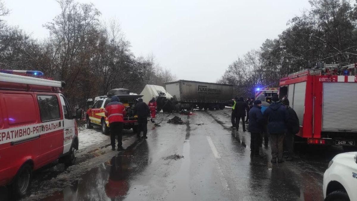 Страшна ДТП з маршруткою на Чернігівщині: помер ще один пасажир - Україна новини - 24 Канал
