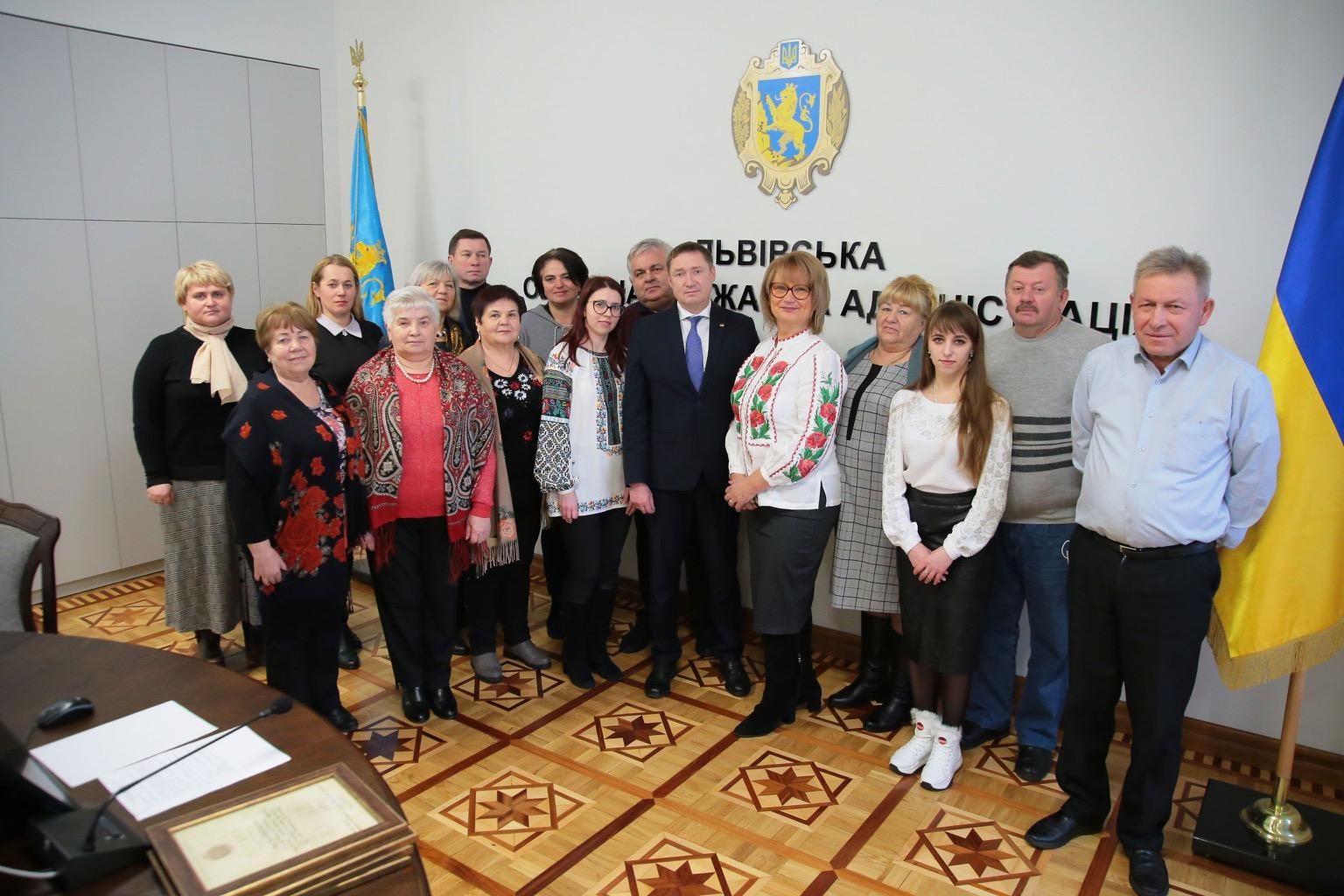 Соцучреждениям Львовщины передали сертификаты на гуманитарную помощь из Нидерландов Соцучреждениям Львовщины передали сертификаты на гуманитарную помощь из Нидерландов