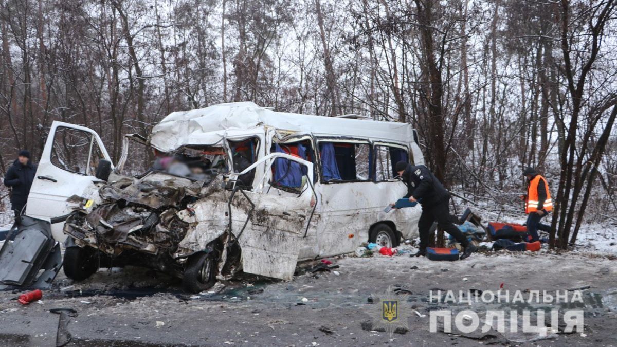 Спасатели показали жуткое видео с места ДТП под Черниговом