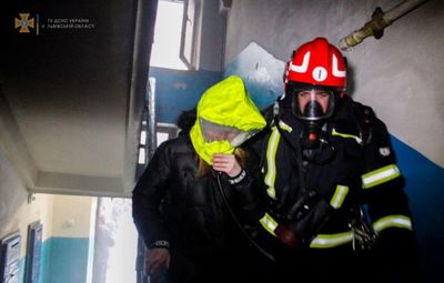 Во Львовской многоэтажке вспыхнула квартира: жителей дома эвакуировали