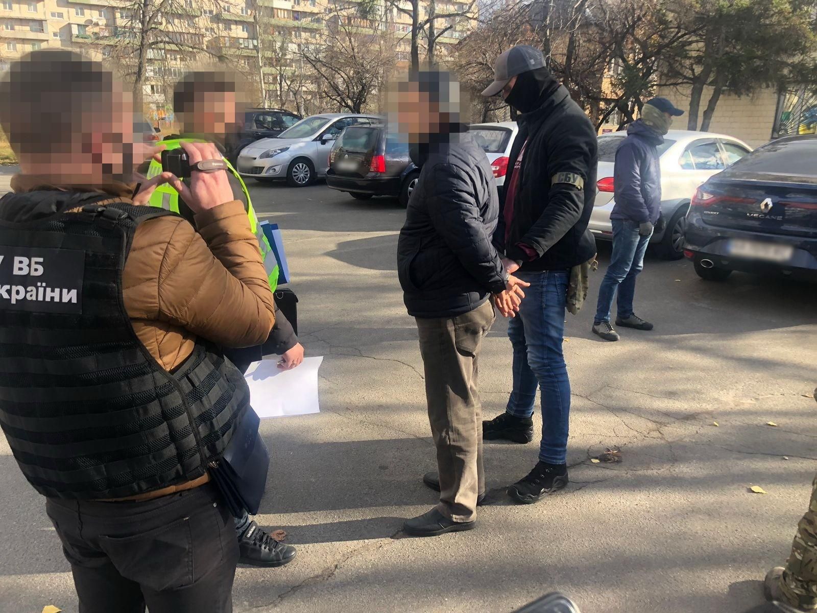 Чоловік видавав себе за співробітника СБУ і шантажував іноземців - Новини кримінал - 24 Канал Чоловік видавав себе за співробітника СБУ і шантажував іноземців - Новини кримінал - 24 Канал