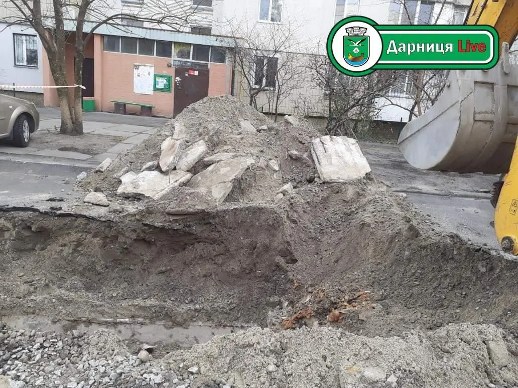 Прорив труб на Дарниці, аварія, тепло, гаряча вода, опалення Прорив труб на Дарниці, аварія, тепло, гаряча вода, опалення