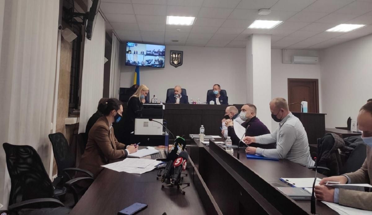 Чаус заявив, що нічого не чує, тому засідання суду в його справі перенесли - Україна новини - 24 Канал