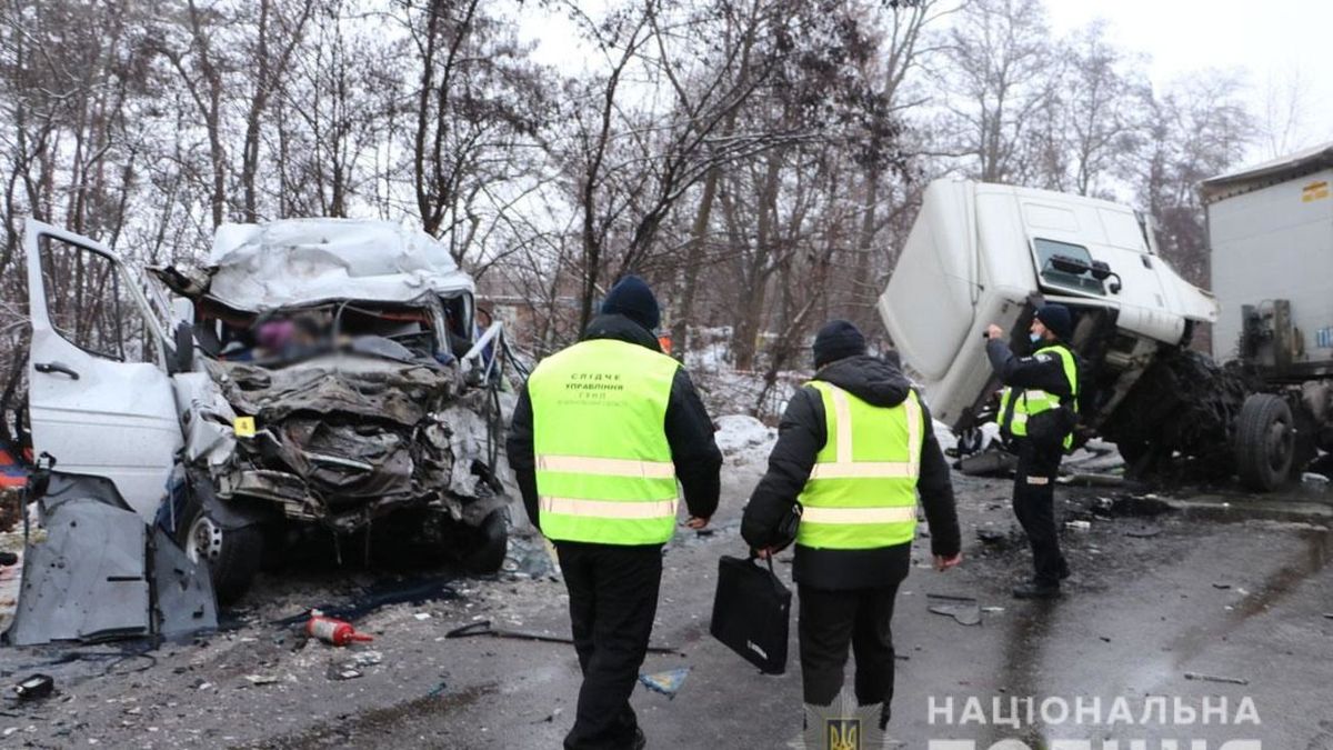 Поліція затримала водія вантажівки, що влаштувала ДТП під Черніговом - Гарячі новини - 24 Канал