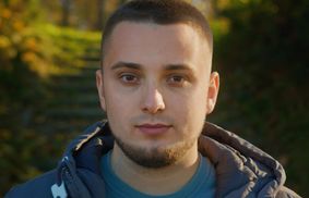 Працює на заводі й знімає відео для тіктоку: як 22-річний українець став популярним у Польщі