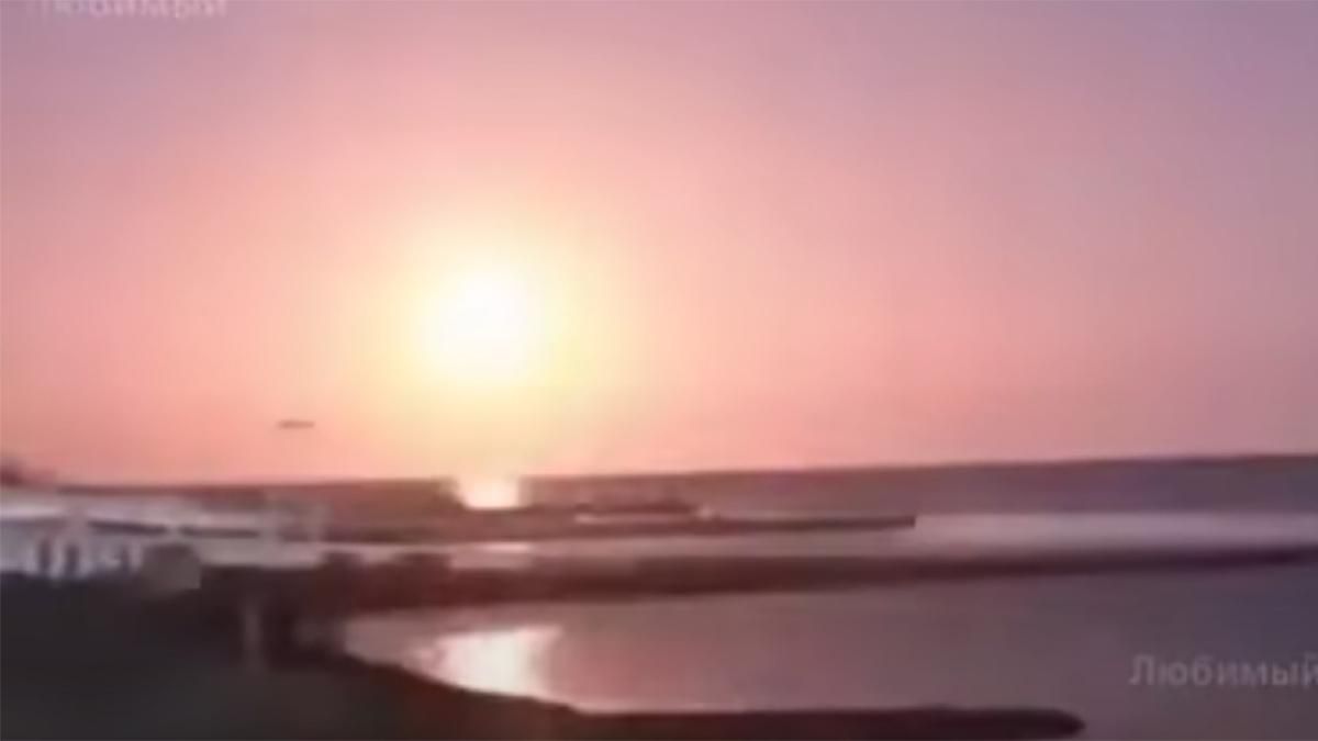 Взорвался над Россией: над курортным Сочи заметили яркий метеор Взорвался над Россией: над курортным Сочи заметили яркий метеор