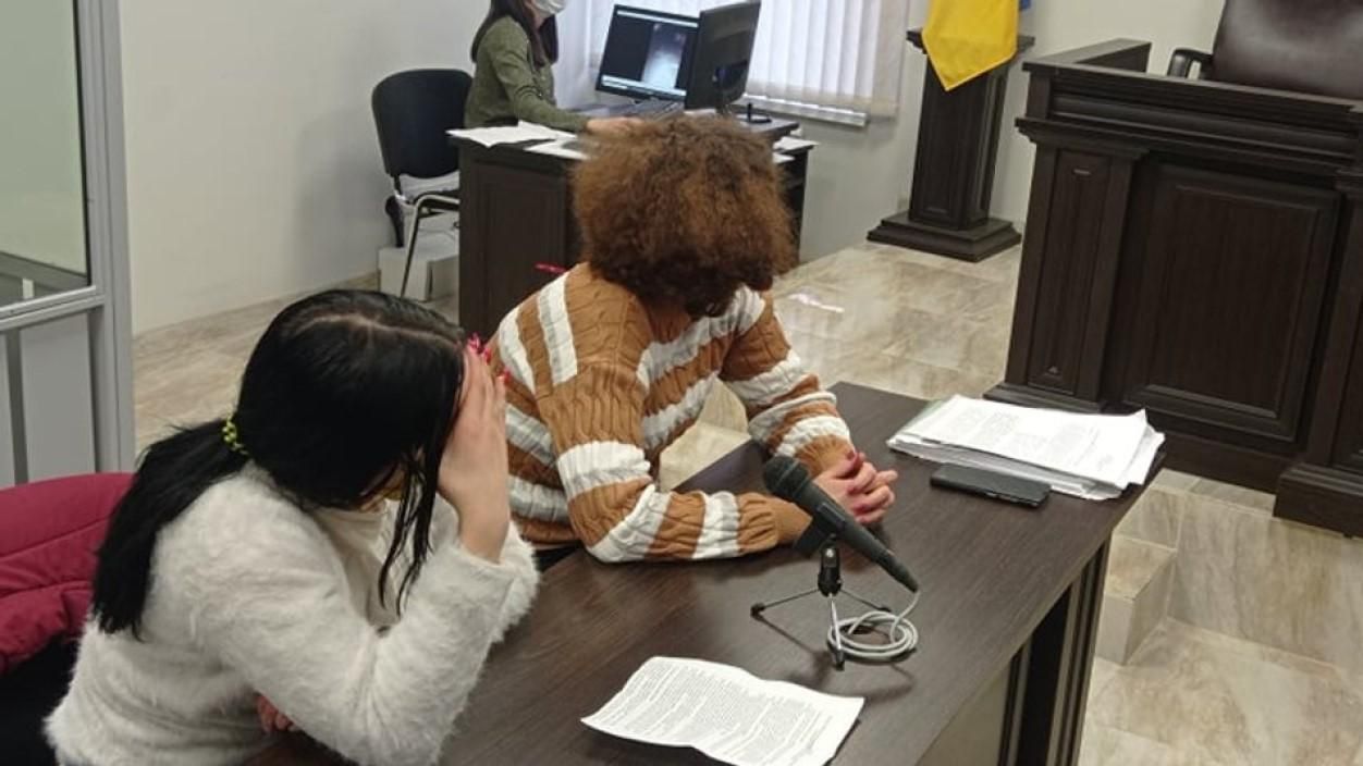 16-летнюю школьницу, которая избивала девушек в Запорожье, отправили в СИЗО 16-летнюю школьницу, которая избивала девушек в Запорожье, отправили в СИЗО