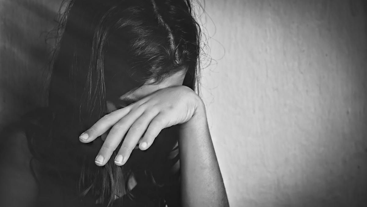 На Дніпропетровщині невідомий викрав школярку: схопив і затягнув у квартиру - Дніпро На Дніпропетровщині невідомий викрав школярку: схопив і затягнув у квартиру - Дніпро