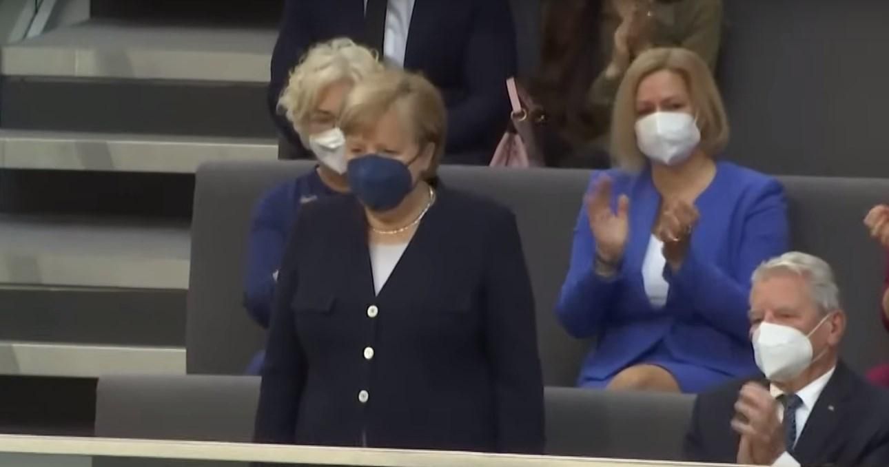 Бундестаг оваціями провів Меркель з посади канцлера Німеччини: вражаюче відео - 24 Канал Бундестаг оваціями провів Меркель з посади канцлера Німеччини: вражаюче відео - 24 Канал