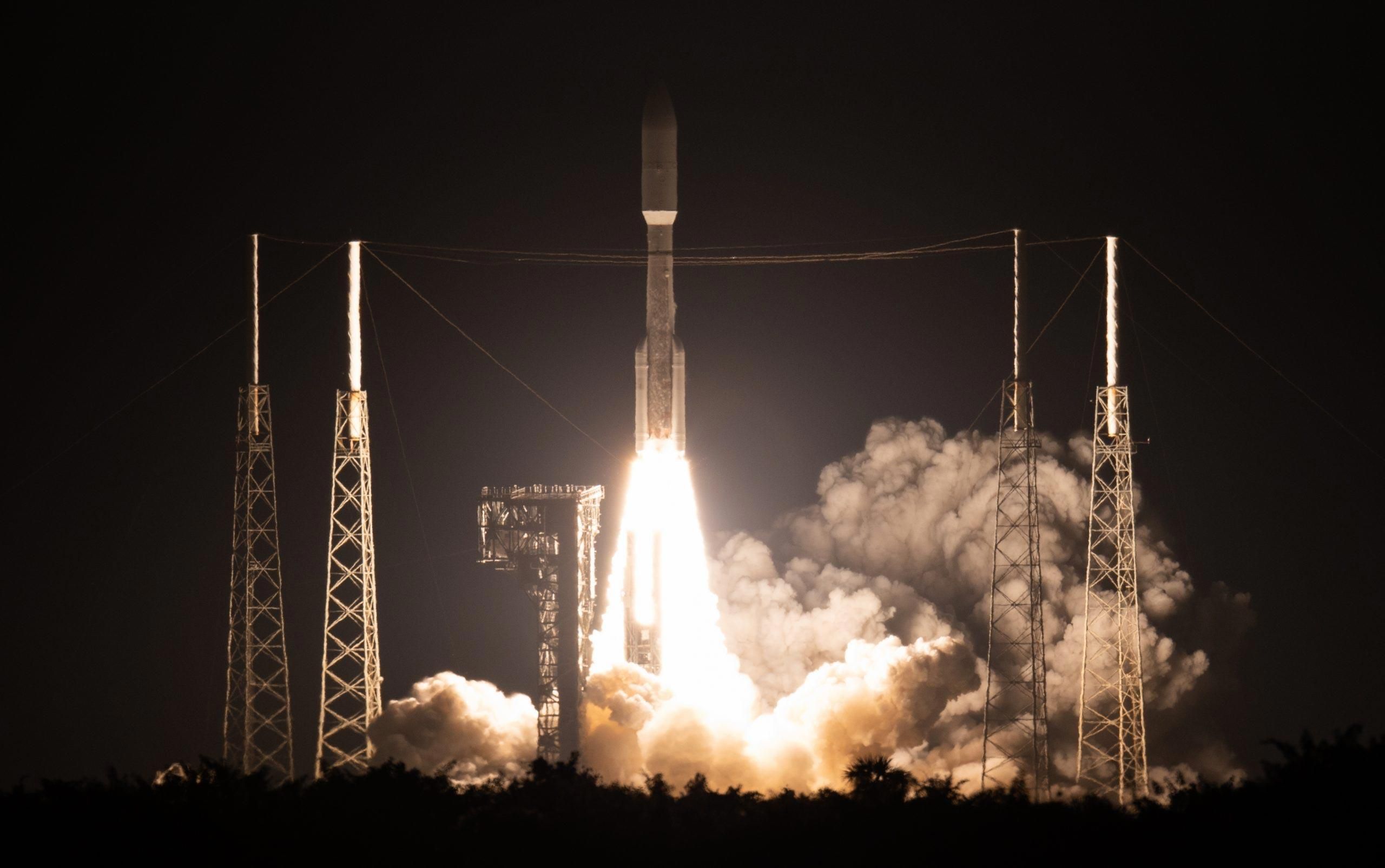 NASA відправило на орбіту прототип нового супутника зв'язку та засекречений вантаж - Новини технологій - Техно