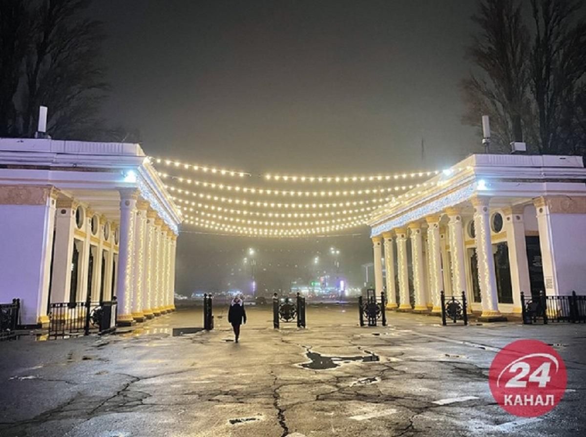 Киев окутала вечерняя дымка: сказочные фото зимнего тумана