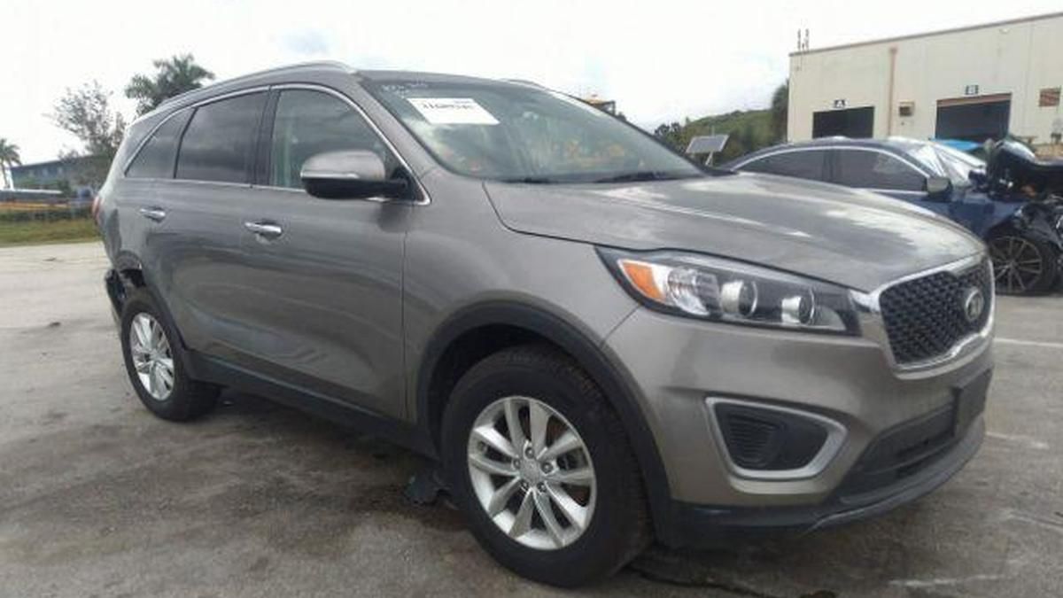 В Киеве у сотрудника кабмина угнали недешевую машину, – СМИ В Киеве у сотрудника кабмина угнали недешевую машину, – СМИ