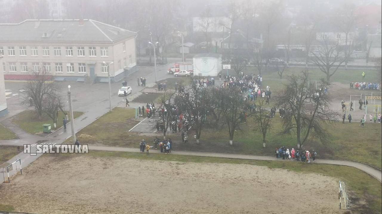 В Харькове в очередной раз заминировали школу: испуганных учеников вывели