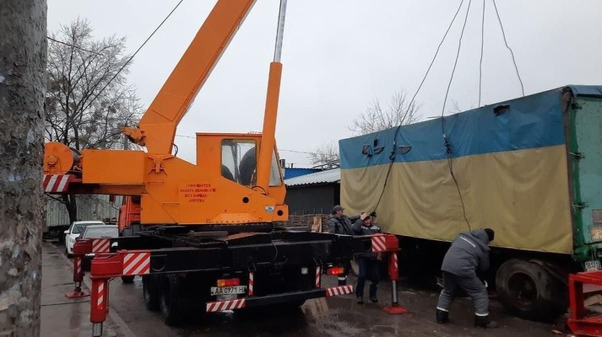 Нападавшие на коммунальщиков при демонтаже МАФов в Киеве оказались иностранцами, их задержали Нападавшие на коммунальщиков при демонтаже МАФов в Киеве оказались иностранцами, их задержали