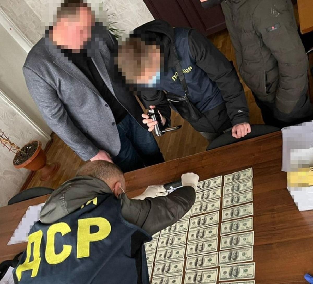 На Черкащині голова ОТГ вимагав 4 тисячі доларів за договір - 24 Канал