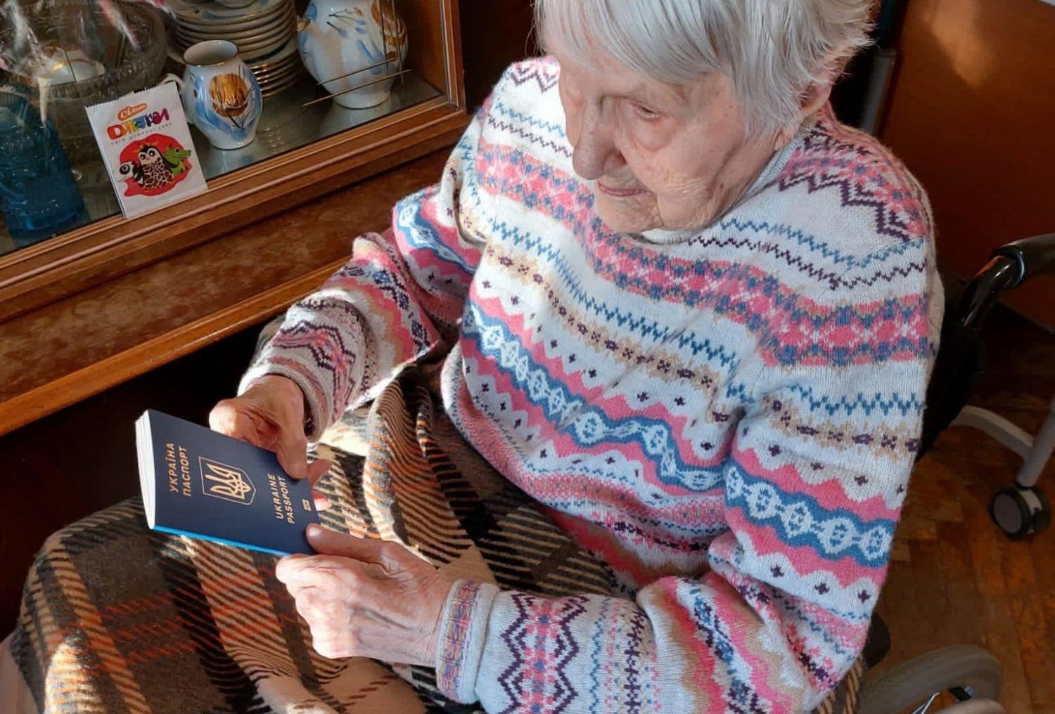 Готовится к встрече с родными: 104-летняя украинка вакцинировалась для поездки в Польшу